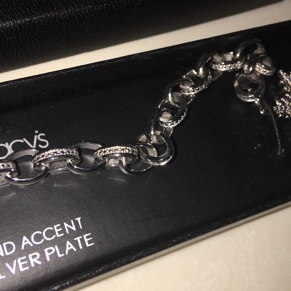 Last Chance. ❄️Diamond Accent Bracelet❄️ - Picture 2 of 8